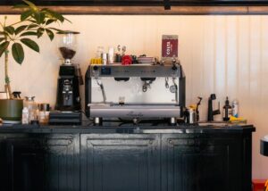 Co każdy entuzjasta kawy powinien wiedzieć o akcesoriach baristy?